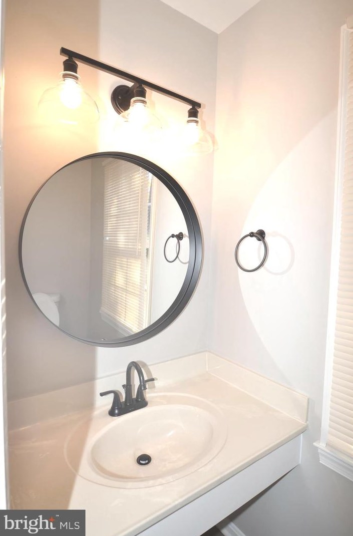 12318 Cinnamon St, Woodbridge, VA 22192