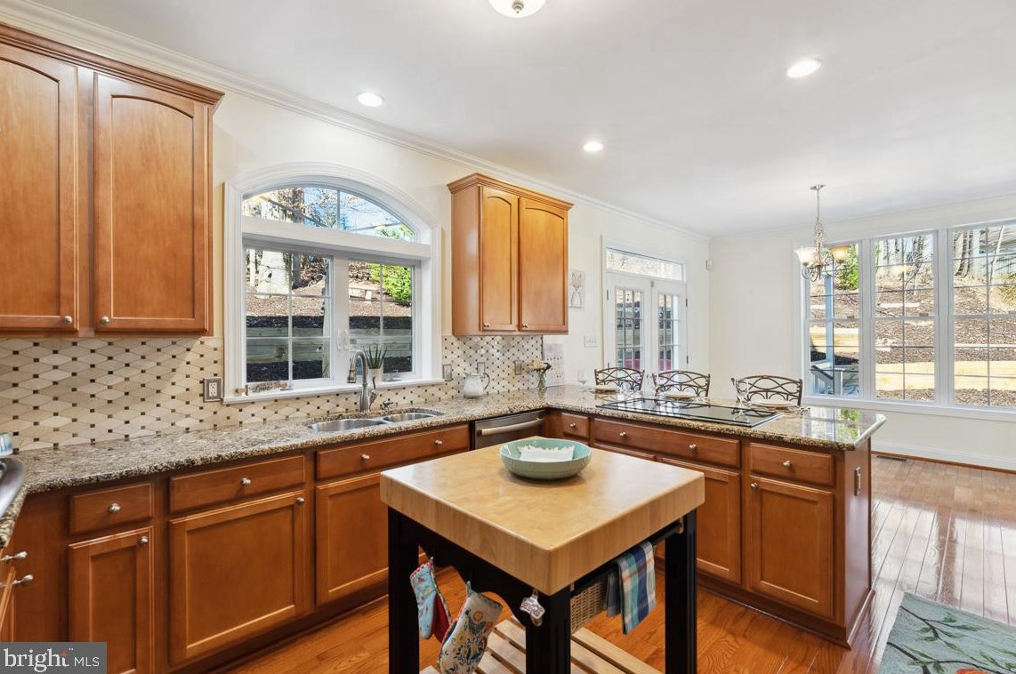 4331 Fallstone Pl, Dumfries VA  22025-1104 exterior