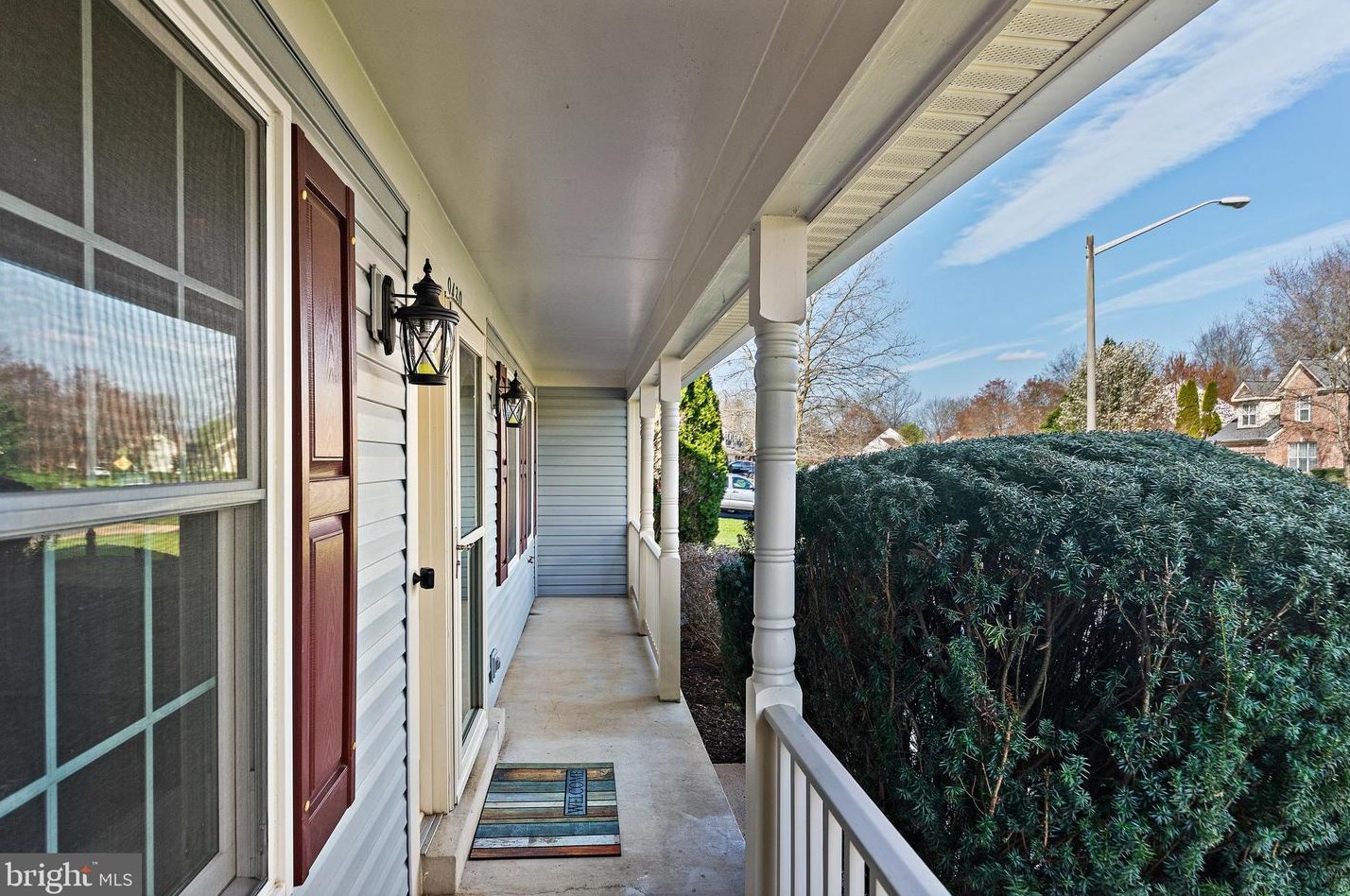 9430 Weathersfield Dr, Bristow, VA 20136