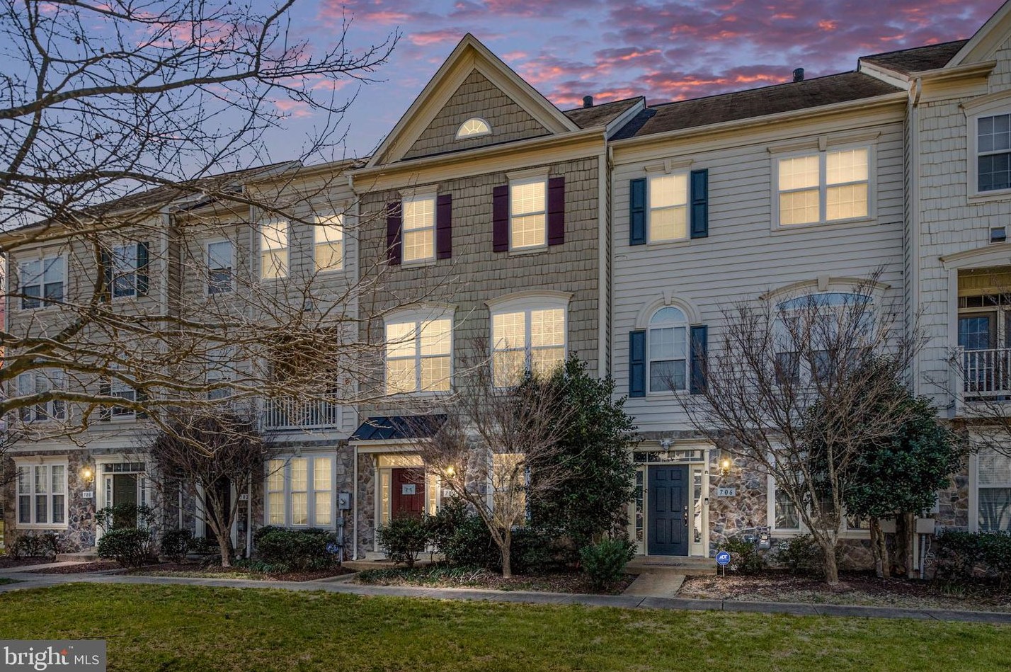 704 Redgate Ln, Woodbridge, VA 22191