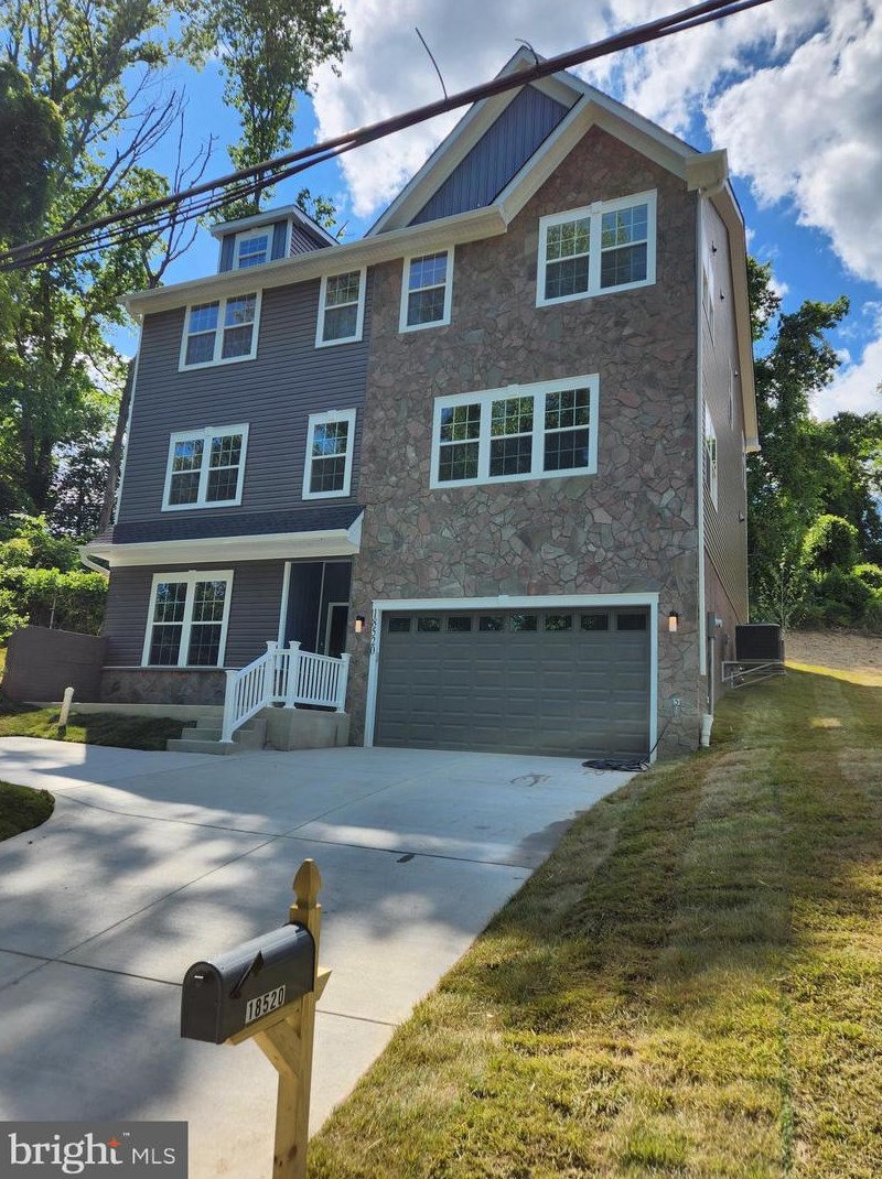 18520 Old Triangle Rd, Triangle, VA 22172