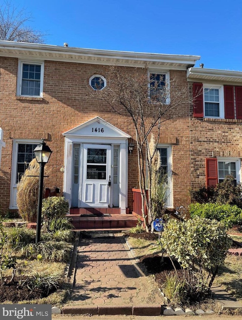 1416 Deerfield Ln, Woodbridge, VA 22191-1011