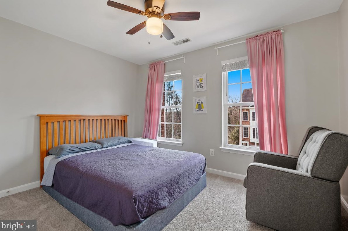 4302 Stone Mountain Ct, Dumfries VA  22025-2033 exterior