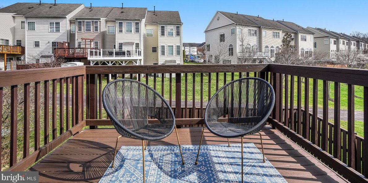 4302 Stone Mountain Ct, Dumfries VA  22025-2033 exterior