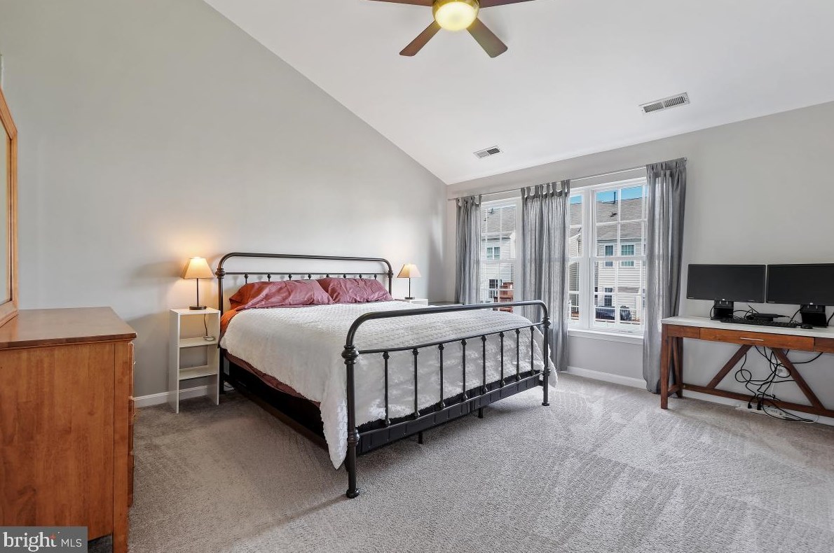 4302 Stone Mountain Ct, Dumfries VA  22025-2033 exterior