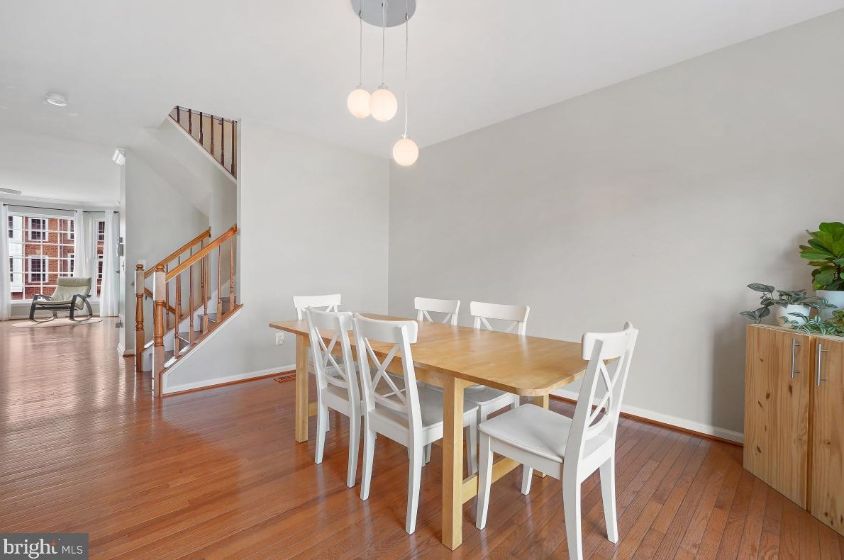 4302 Stone Mountain Ct, Dumfries VA  22025-2033 exterior