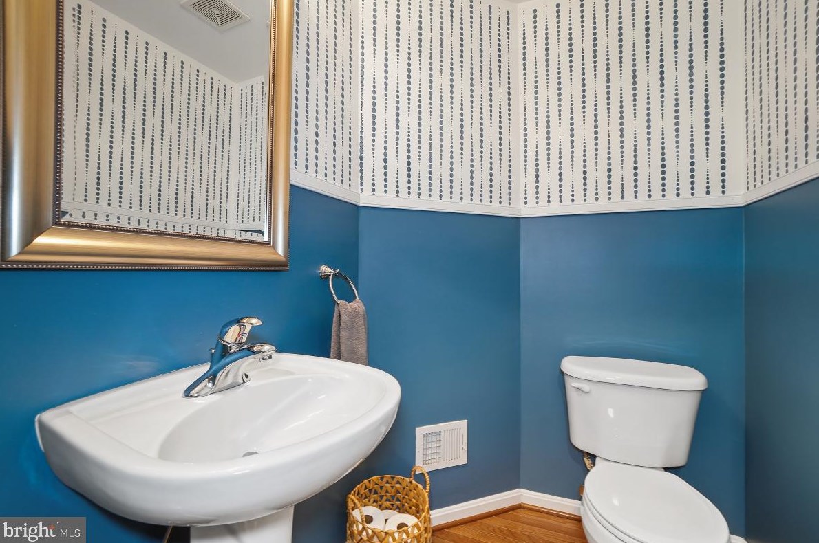 4302 Stone Mountain Ct, Dumfries VA  22025-2033 exterior