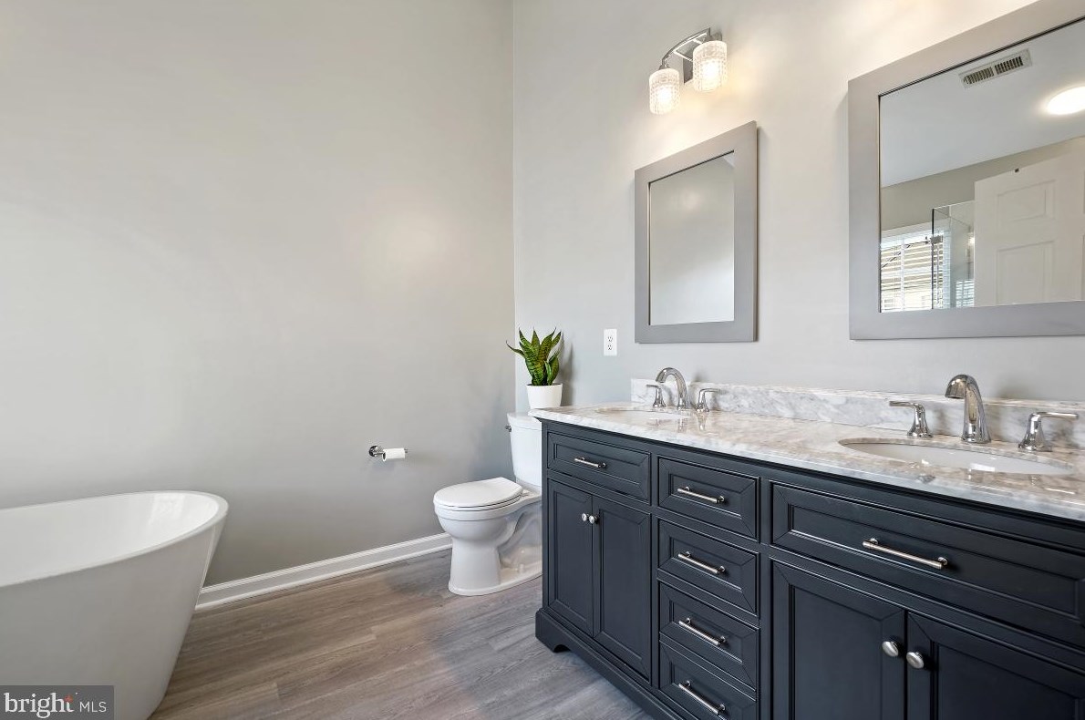 4302 Stone Mountain Ct, Dumfries VA  22025-2033 exterior