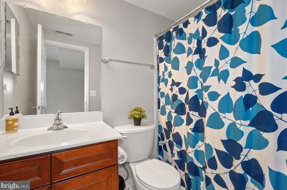 4302 Stone Mountain Ct, Dumfries VA  22025-2033 exterior