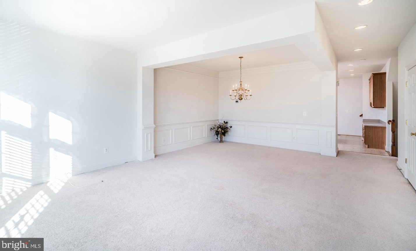 6888 Witton Cir, Gainesville, VA 20155