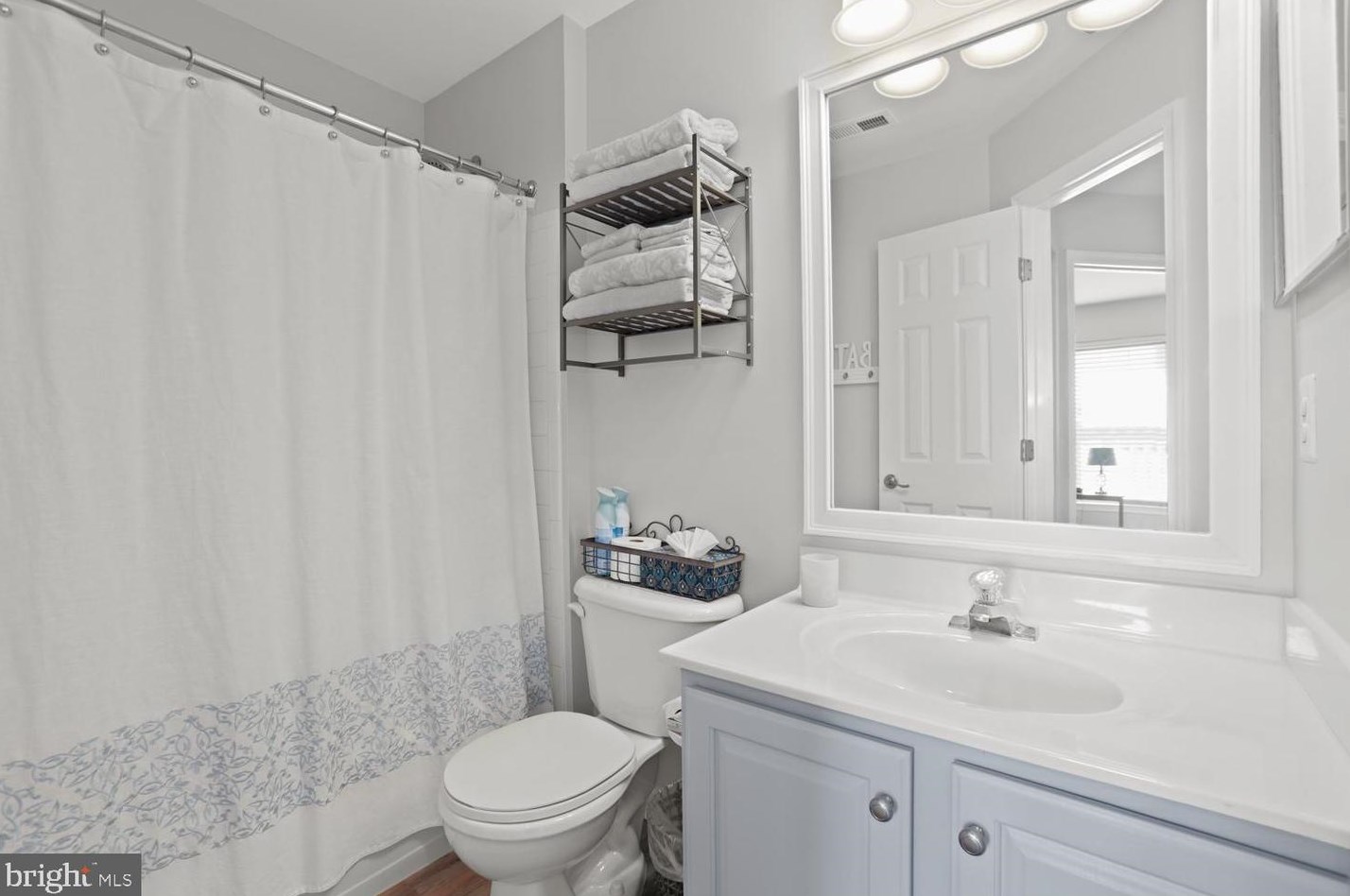 8806 Howland Pl, Bristow VA  20136-5708 exterior