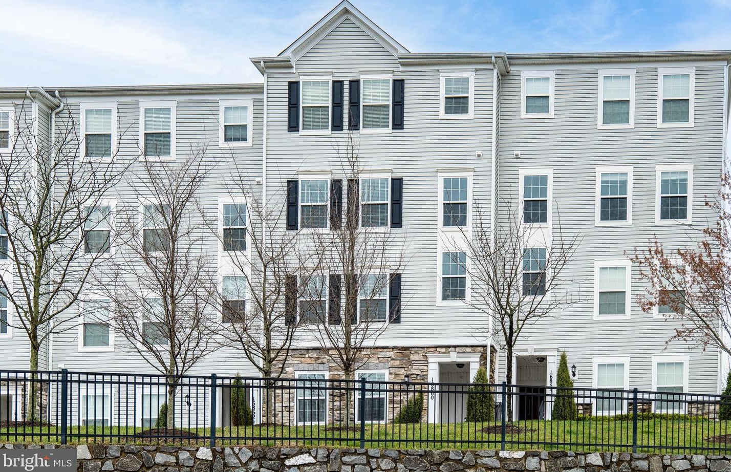 16860 Porters Inn Dr, Dumfries, VA 22026