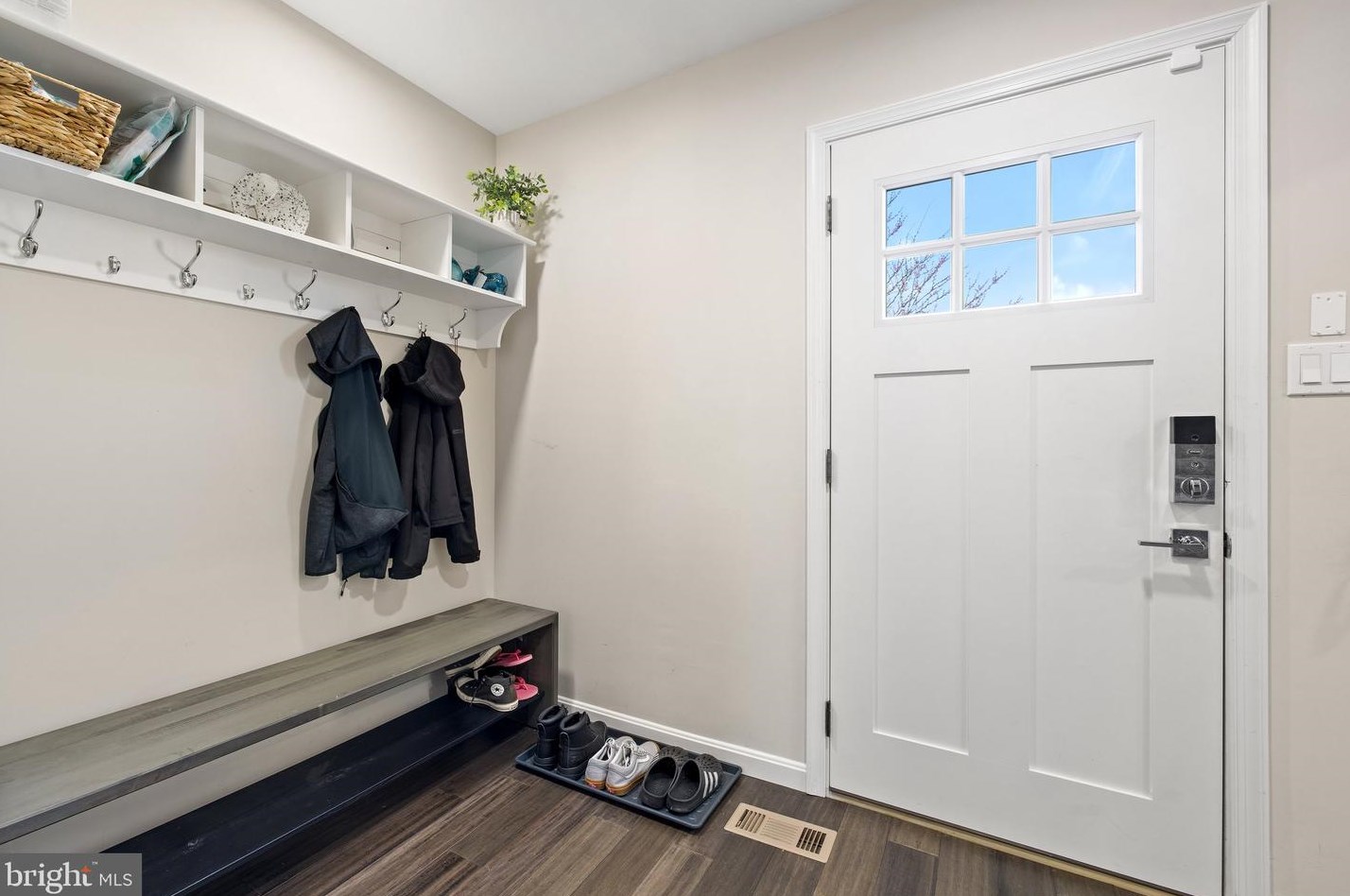 7511 Bedford Rd, Manassas VA  20109-2936 exterior