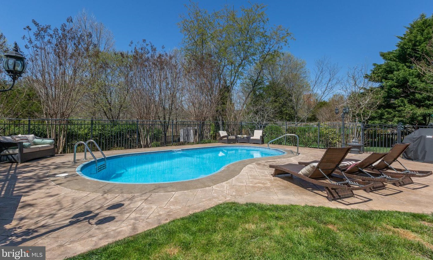 13573 Heritage Farms Dr, Gainesville, VA 20155