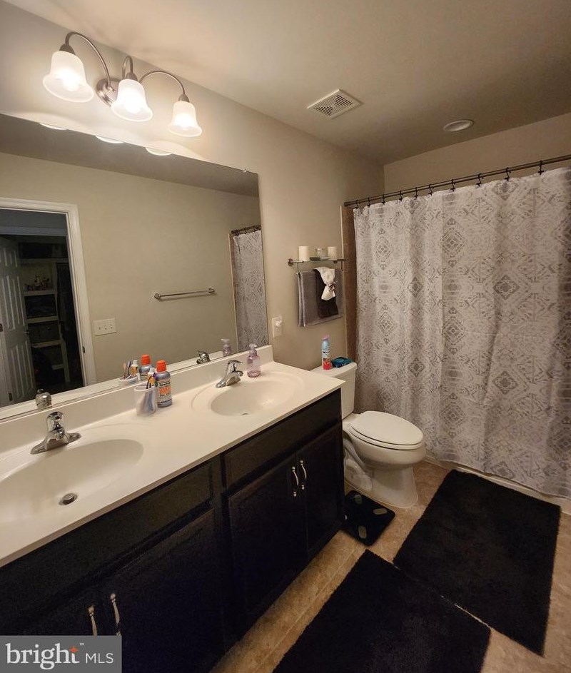 17027 Gibson Mill Rd, Dumfries VA  22026-2286 exterior