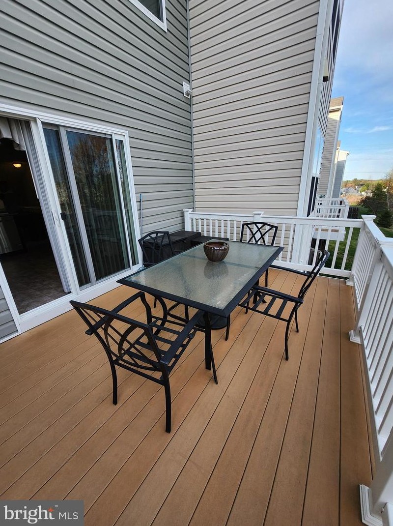 17027 Gibson Mill Rd, Dumfries VA  22026-2286 exterior