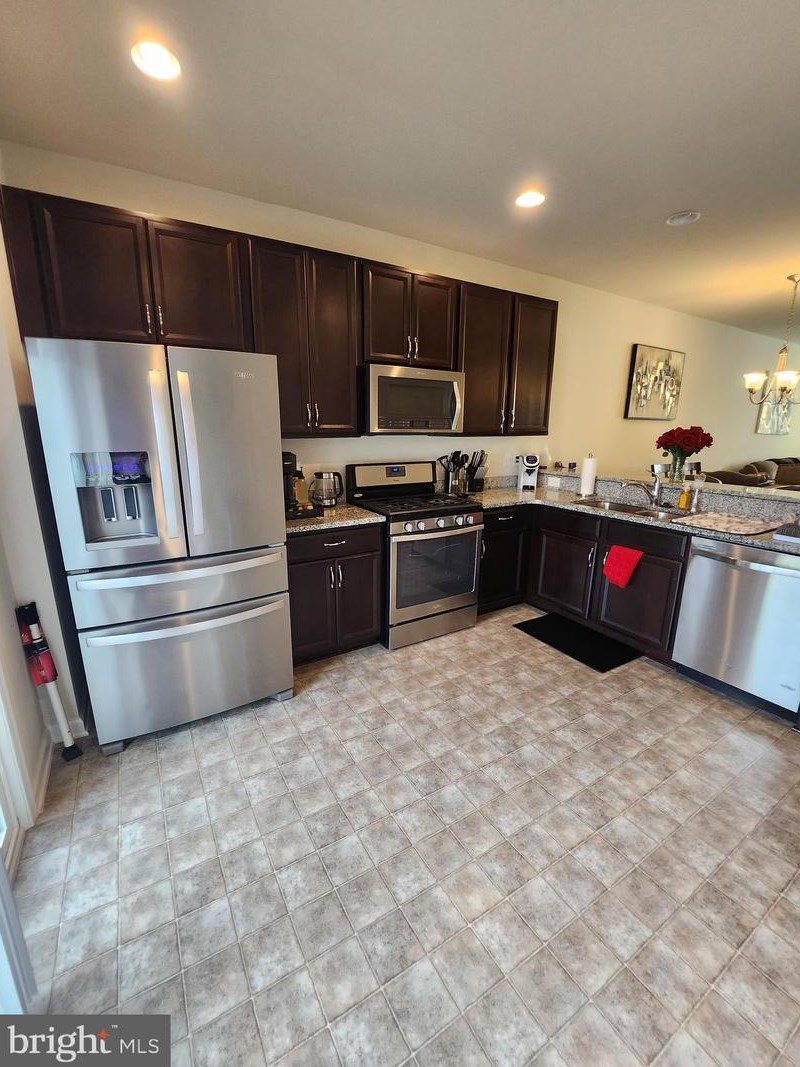 17027 Gibson Mill Rd, Dumfries VA  22026-2286 exterior