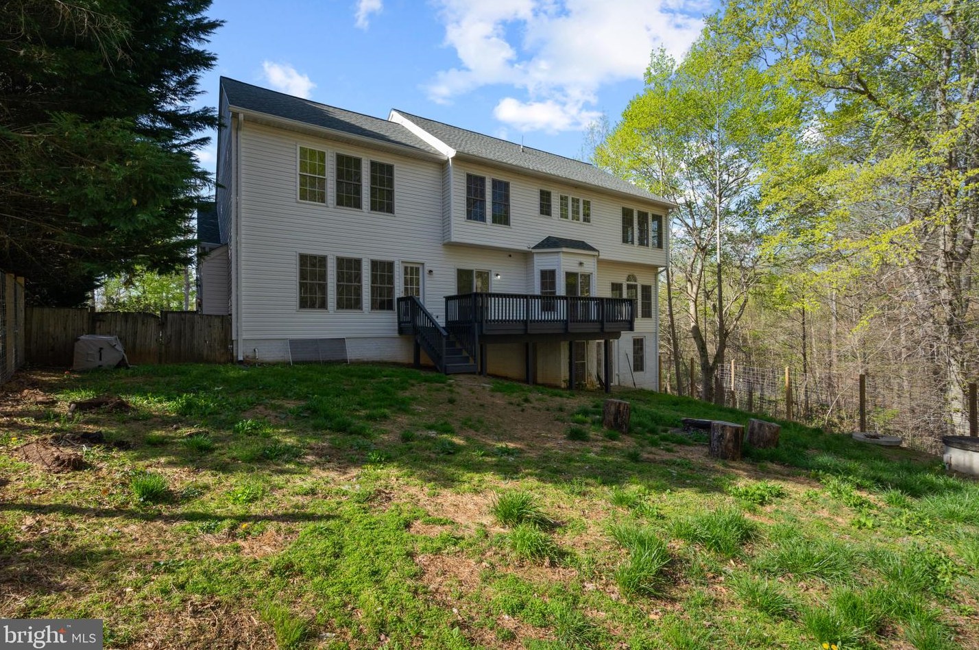 8016 Knightshayes Dr, Manassas VA  20111-2964 exterior
