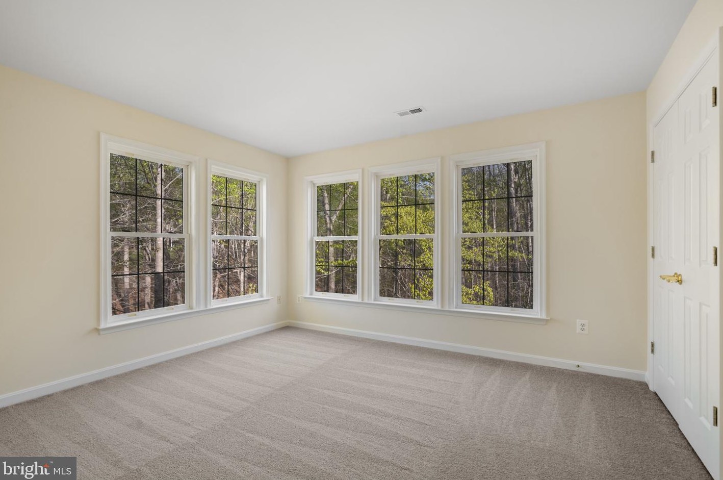 8016 Knightshayes Dr, Manassas VA  20111-2964 exterior