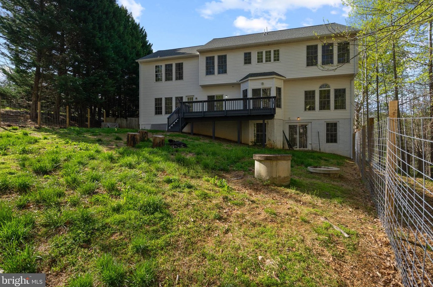 8016 Knightshayes Dr, Manassas VA  20111-2964 exterior