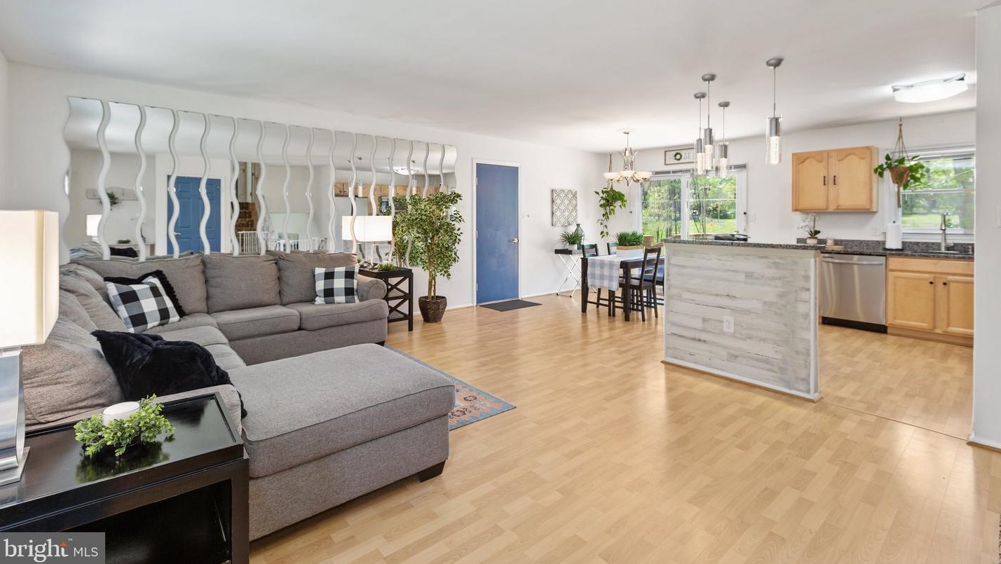 11910 Oakwood Dr, Woodbridge, VA 22192