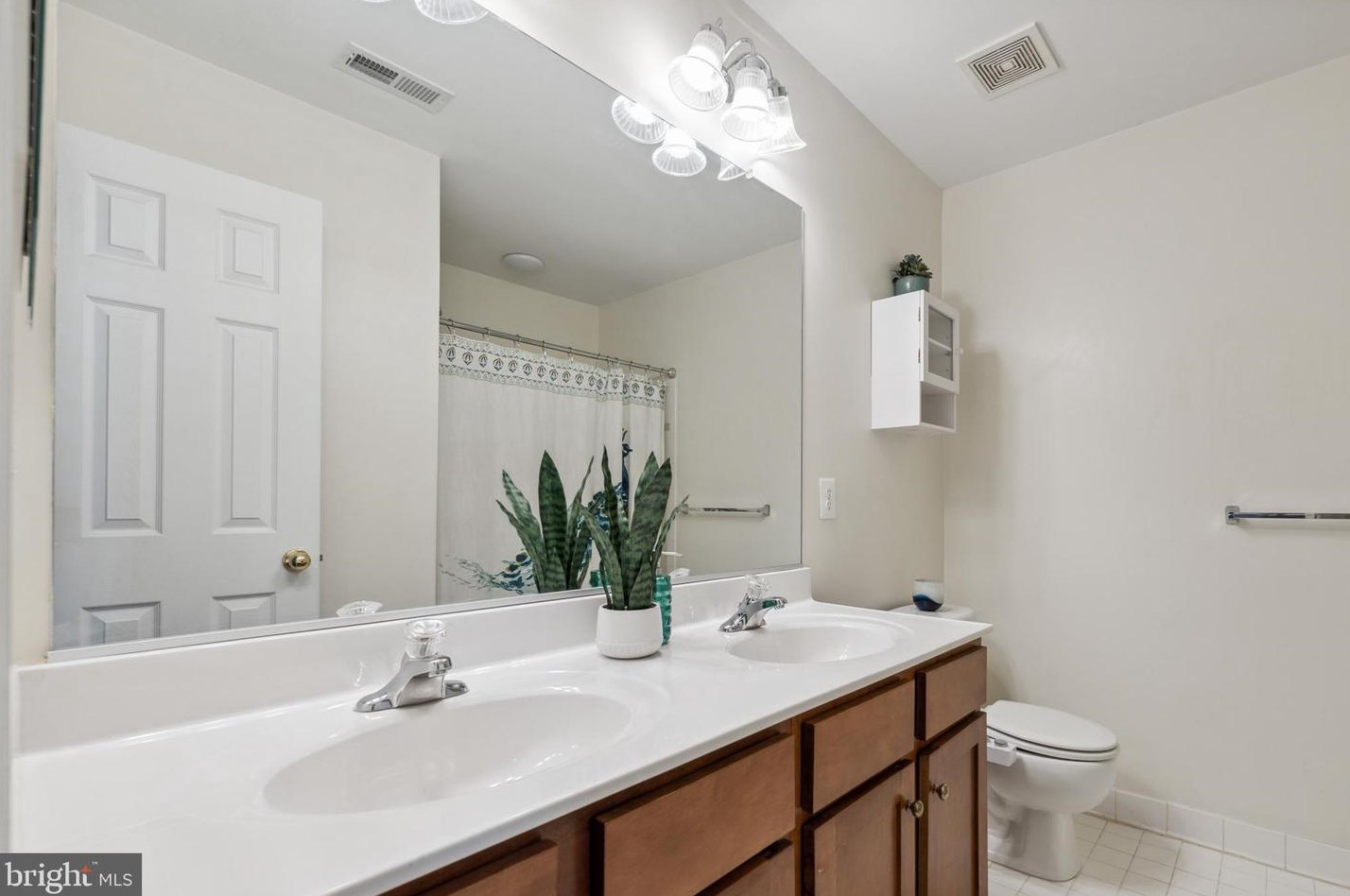 4308 Stone Mountain Ct, Dumfries VA  22025-2033 exterior