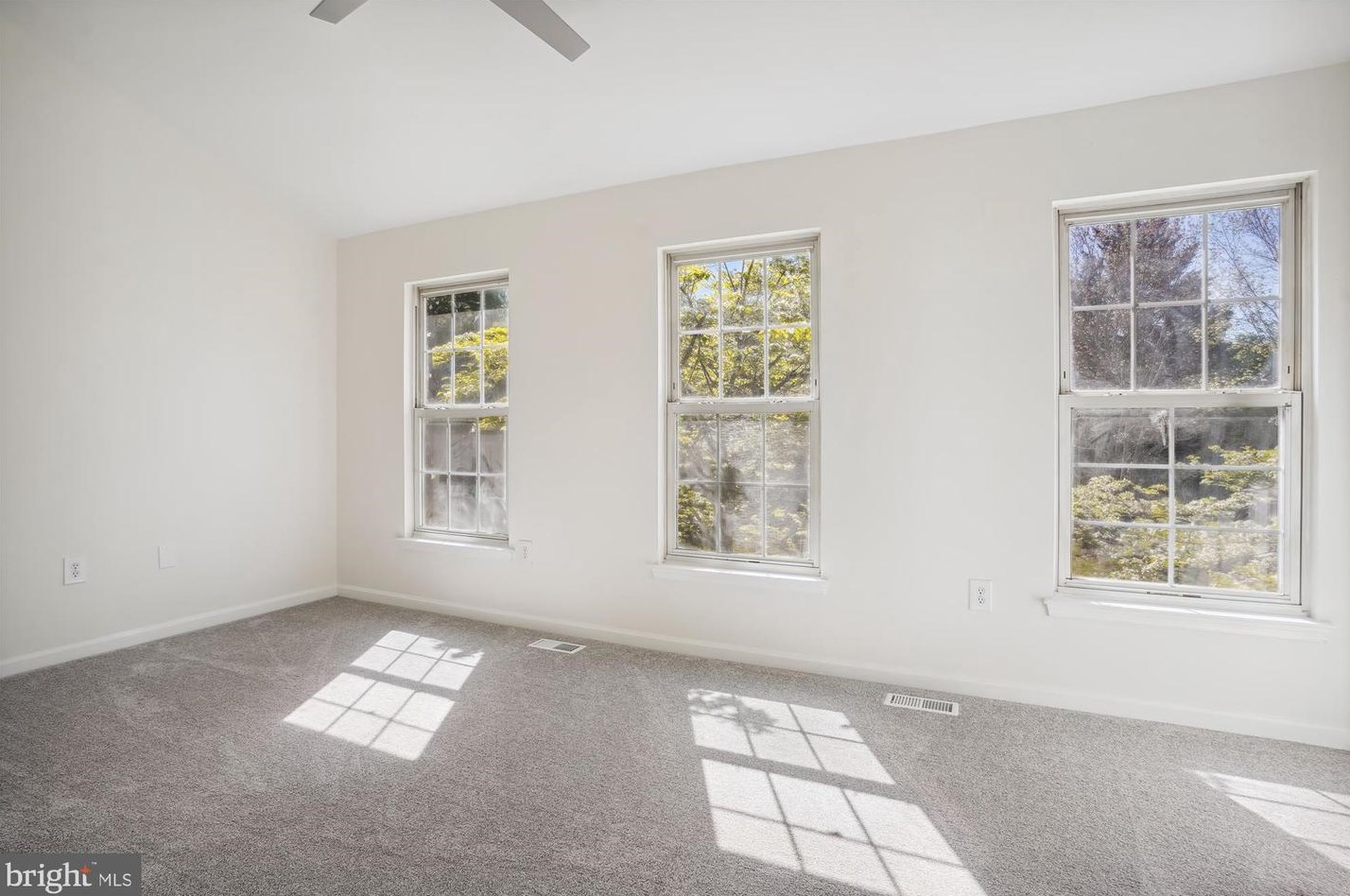 4247 Vals Way, Dumfries VA  22025-1140 exterior