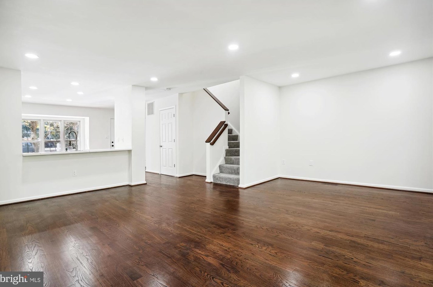 4247 Vals Way, Dumfries VA  22025-1140 exterior