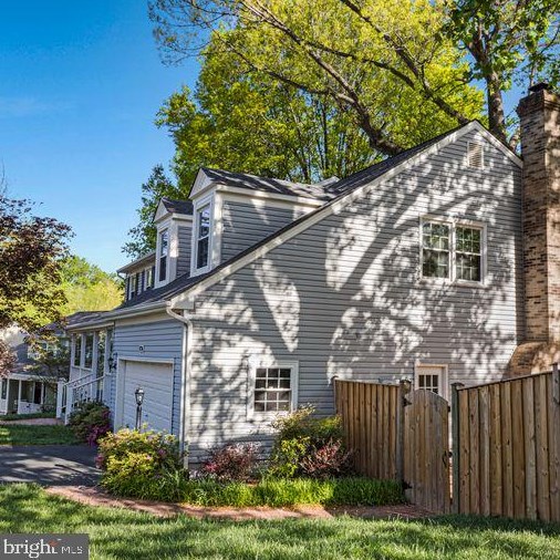 4734 Hickory Nut Pl, Dumfries VA  22025-1046 exterior