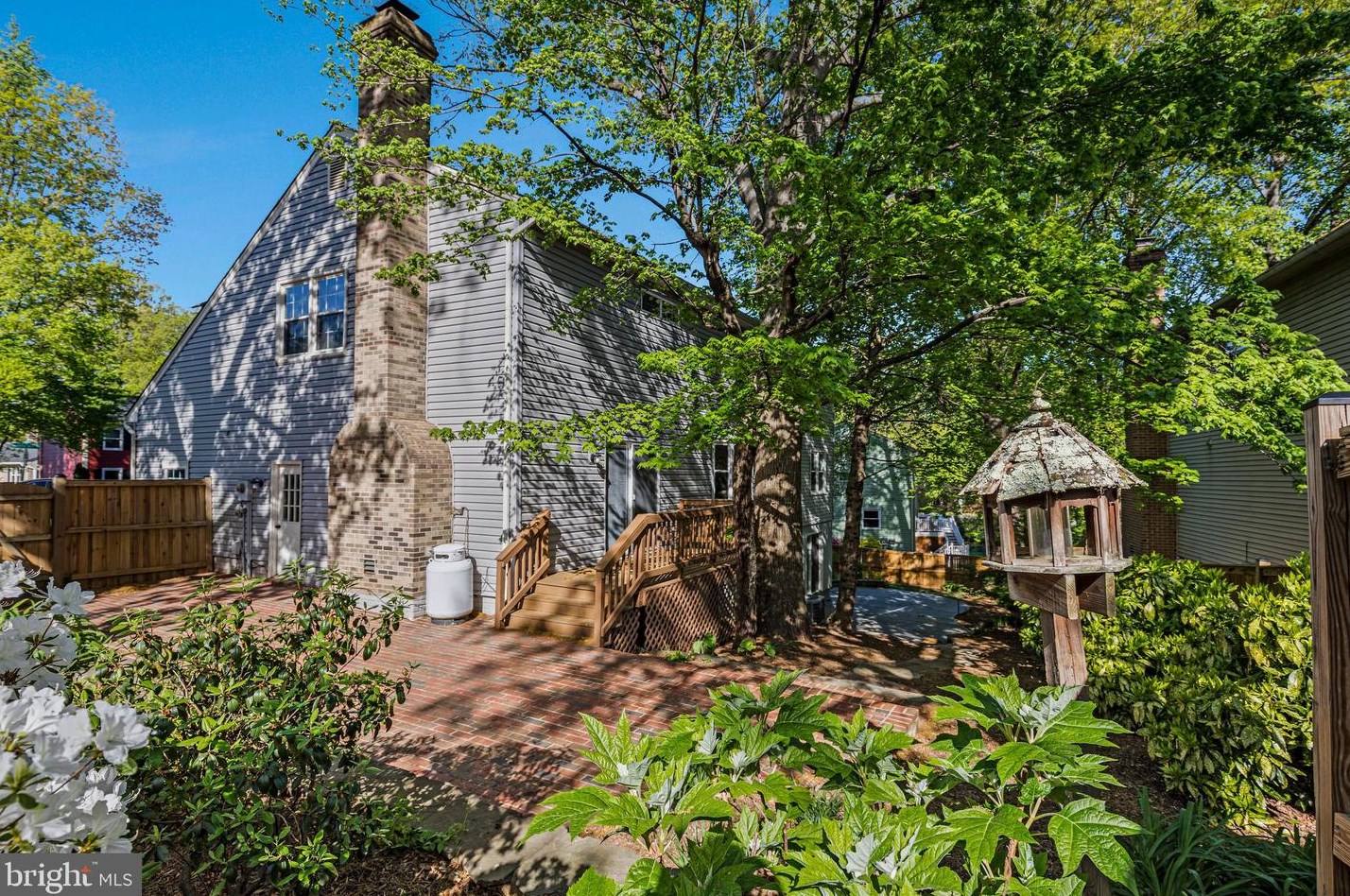 4734 Hickory Nut Pl, Dumfries VA  22025-1046 exterior