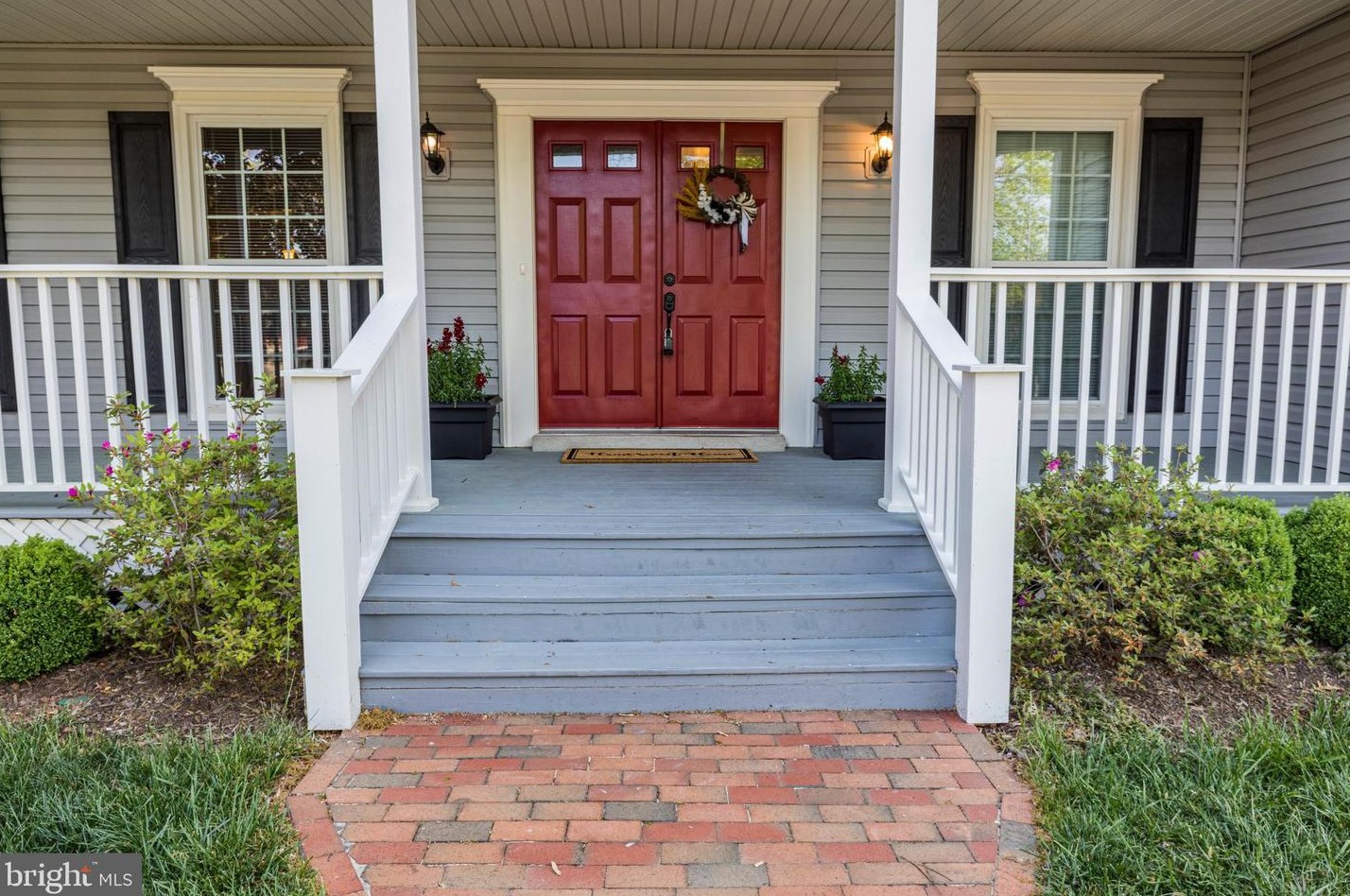 4734 Hickory Nut Pl, Dumfries VA  22025-1046 exterior