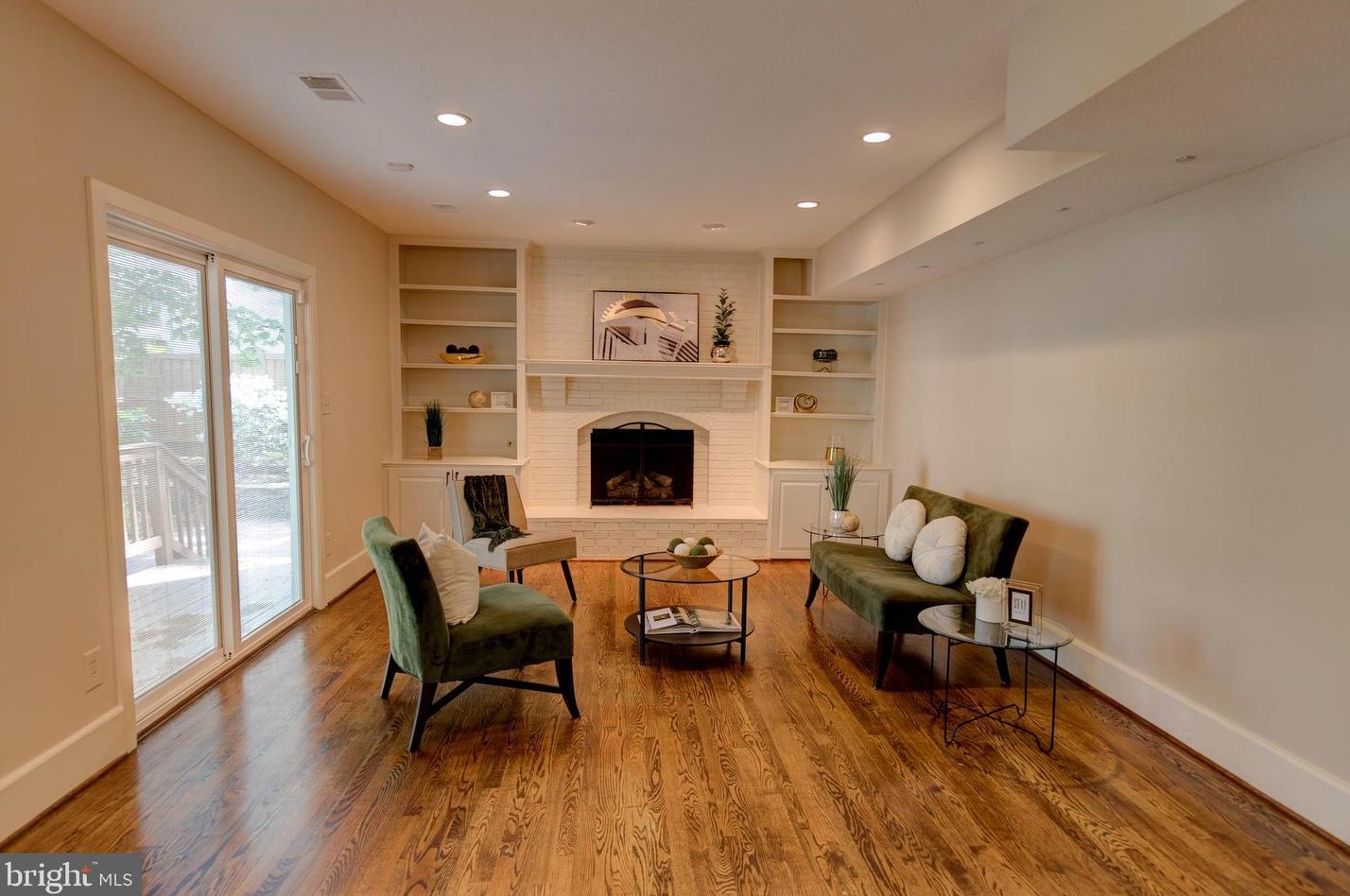 4734 Hickory Nut Pl, Dumfries VA  22025-1046 exterior