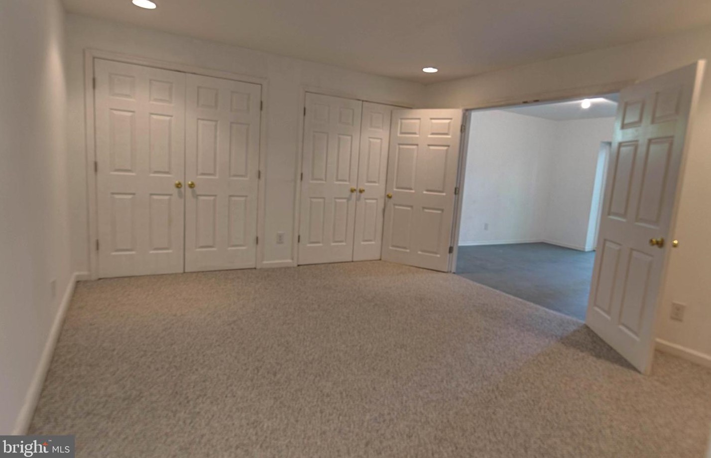 4734 Hickory Nut Pl, Dumfries VA  22025-1046 exterior