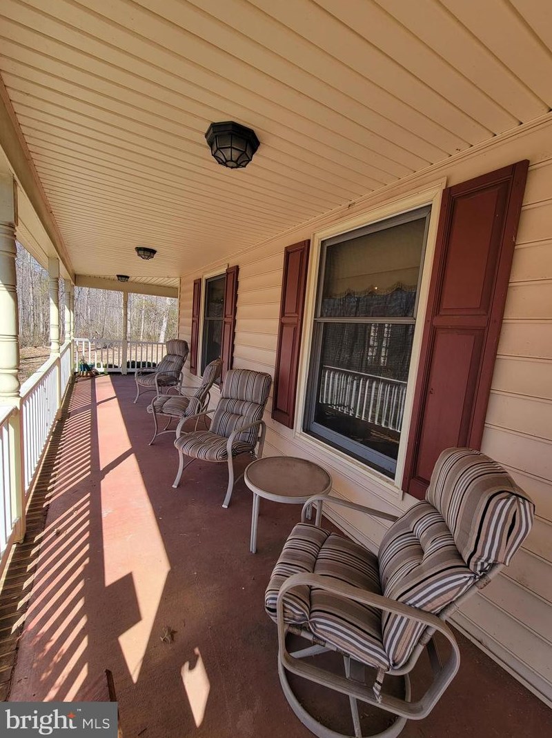 7501 Falkland Dr, Gainesville, VA 20155