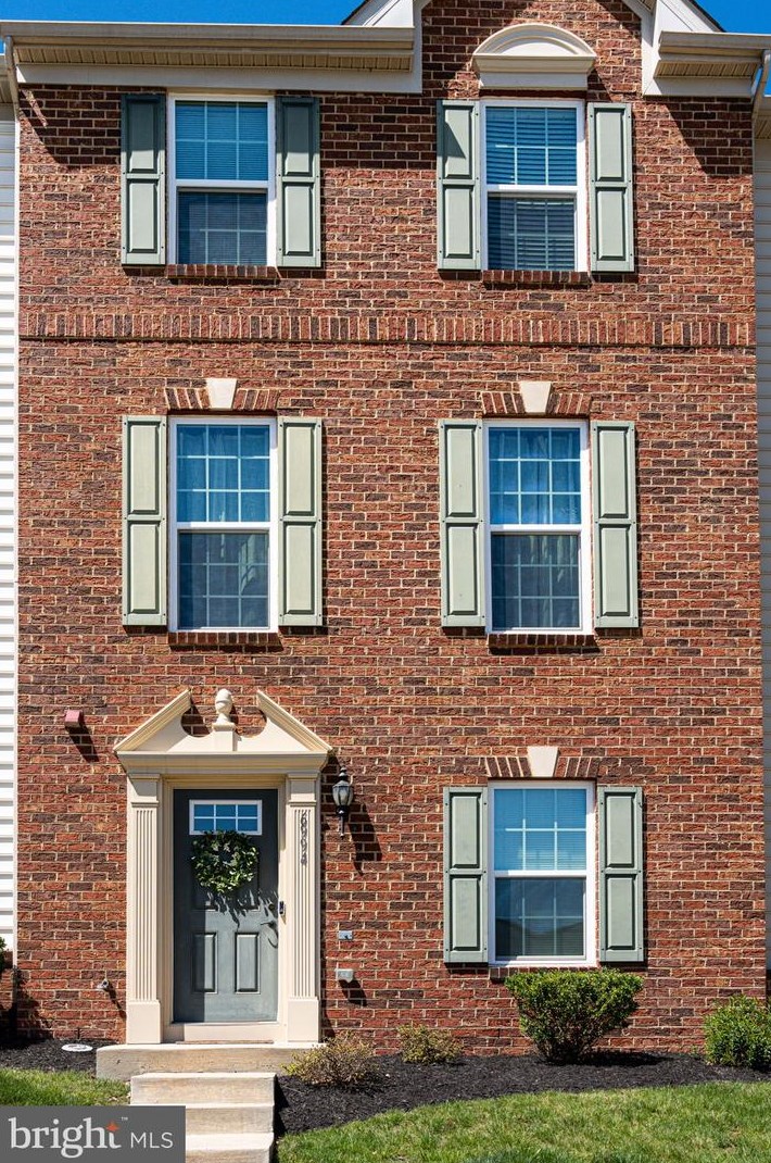 6994 Kona Dr, Gainesville, VA 20155