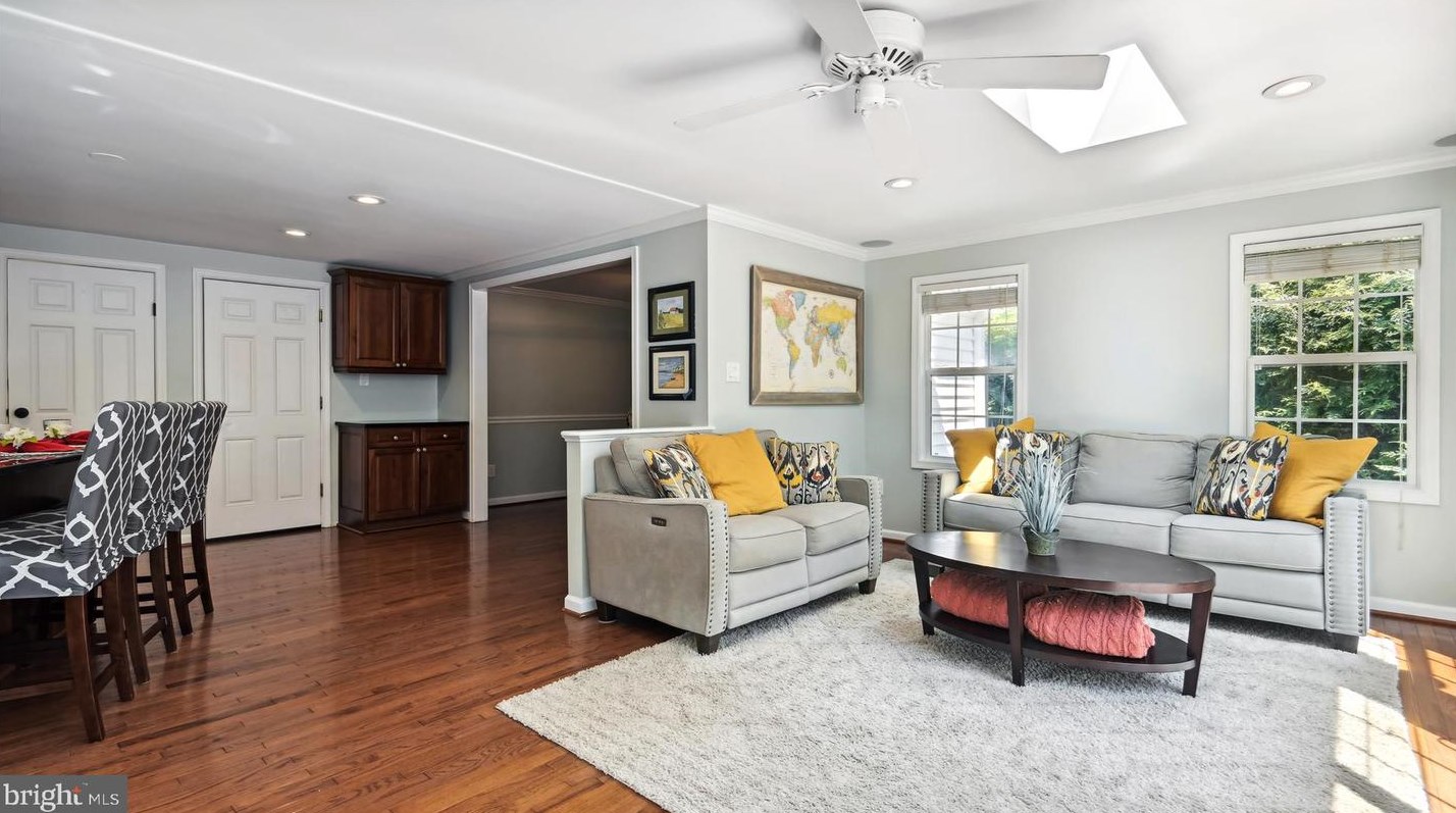 4499 Southwood Pl, Dumfries VA  22025-1004 exterior