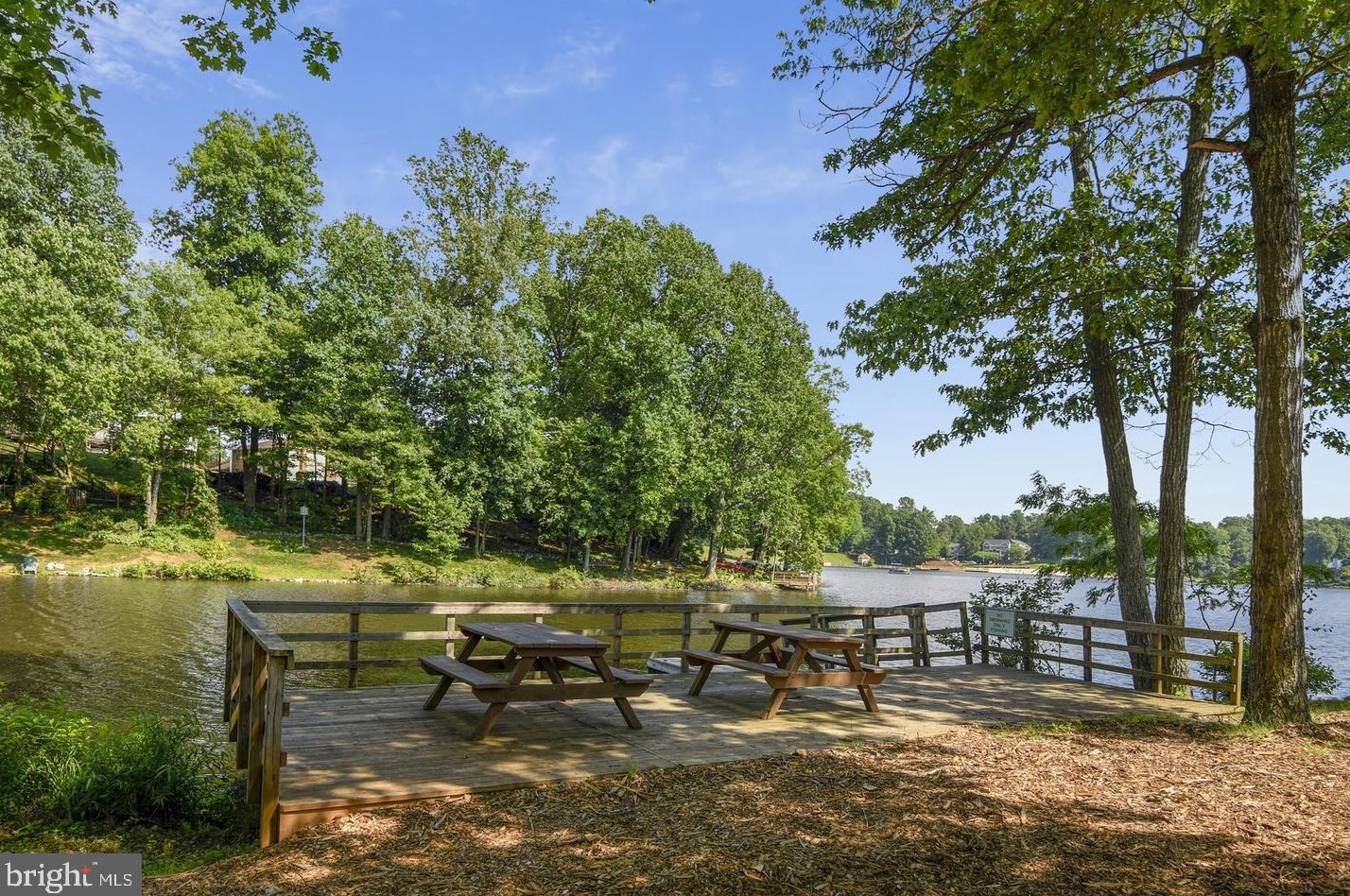 4499 Southwood Pl, Dumfries VA  22025-1004 exterior