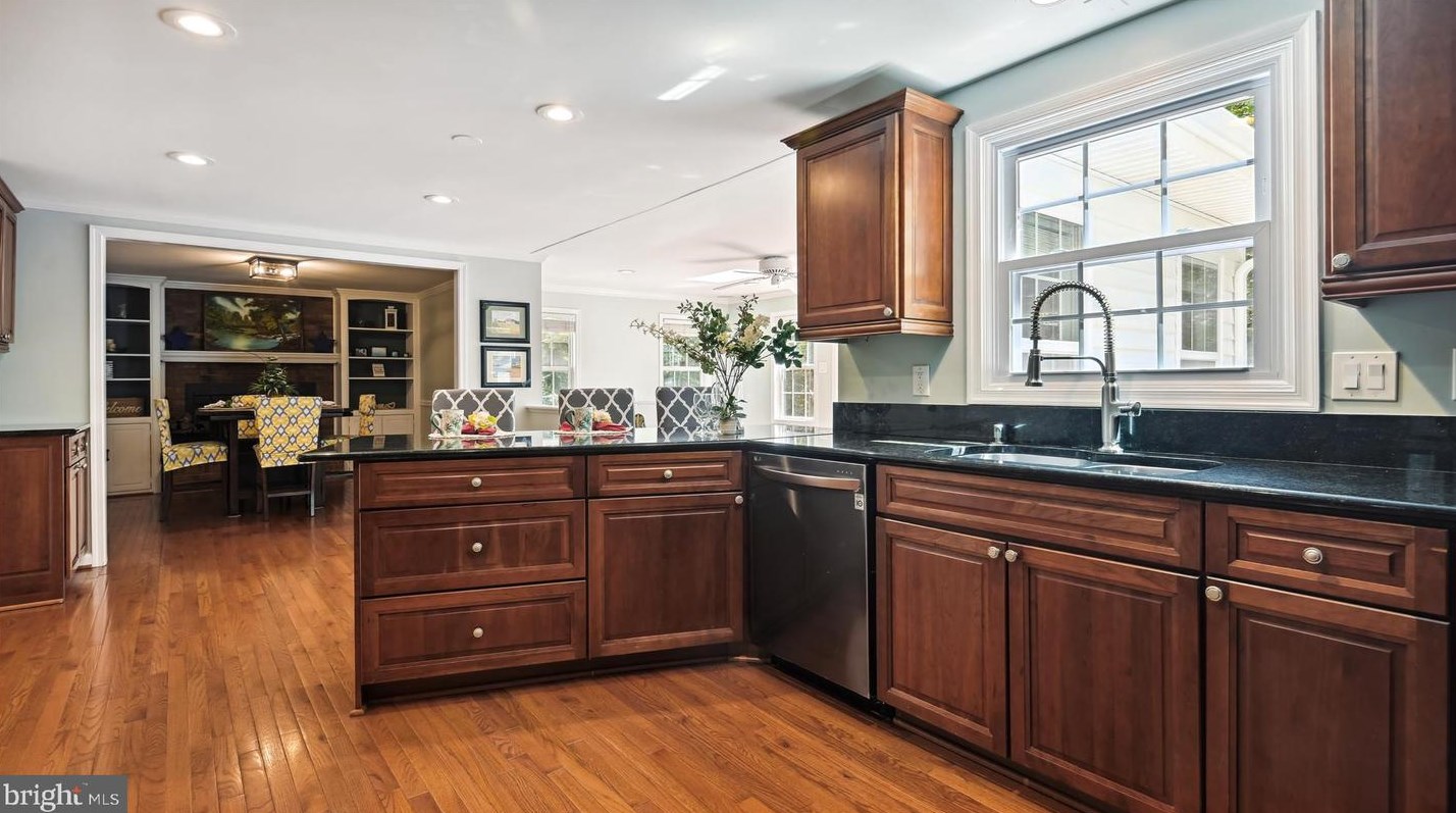 4499 Southwood Pl, Dumfries VA  22025-1004 exterior