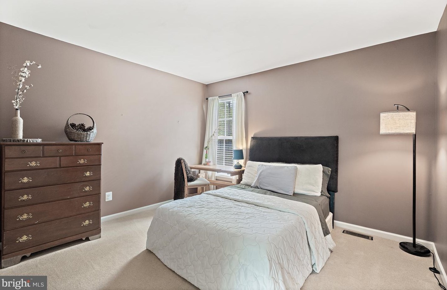 17725 Avenel Ln, Dumfries VA  22026-4569 exterior