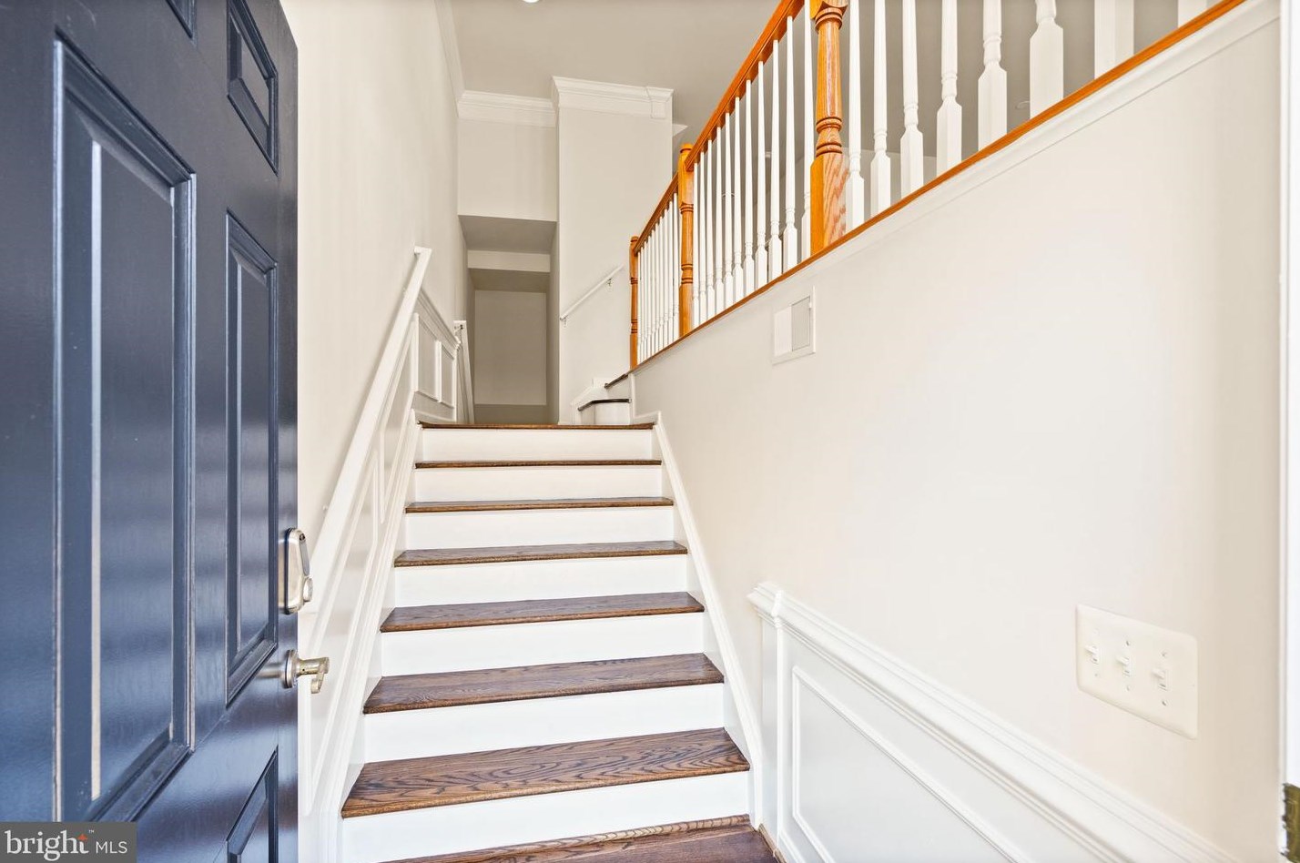 7056 Courtyard Way, Haymarket, VA 20169