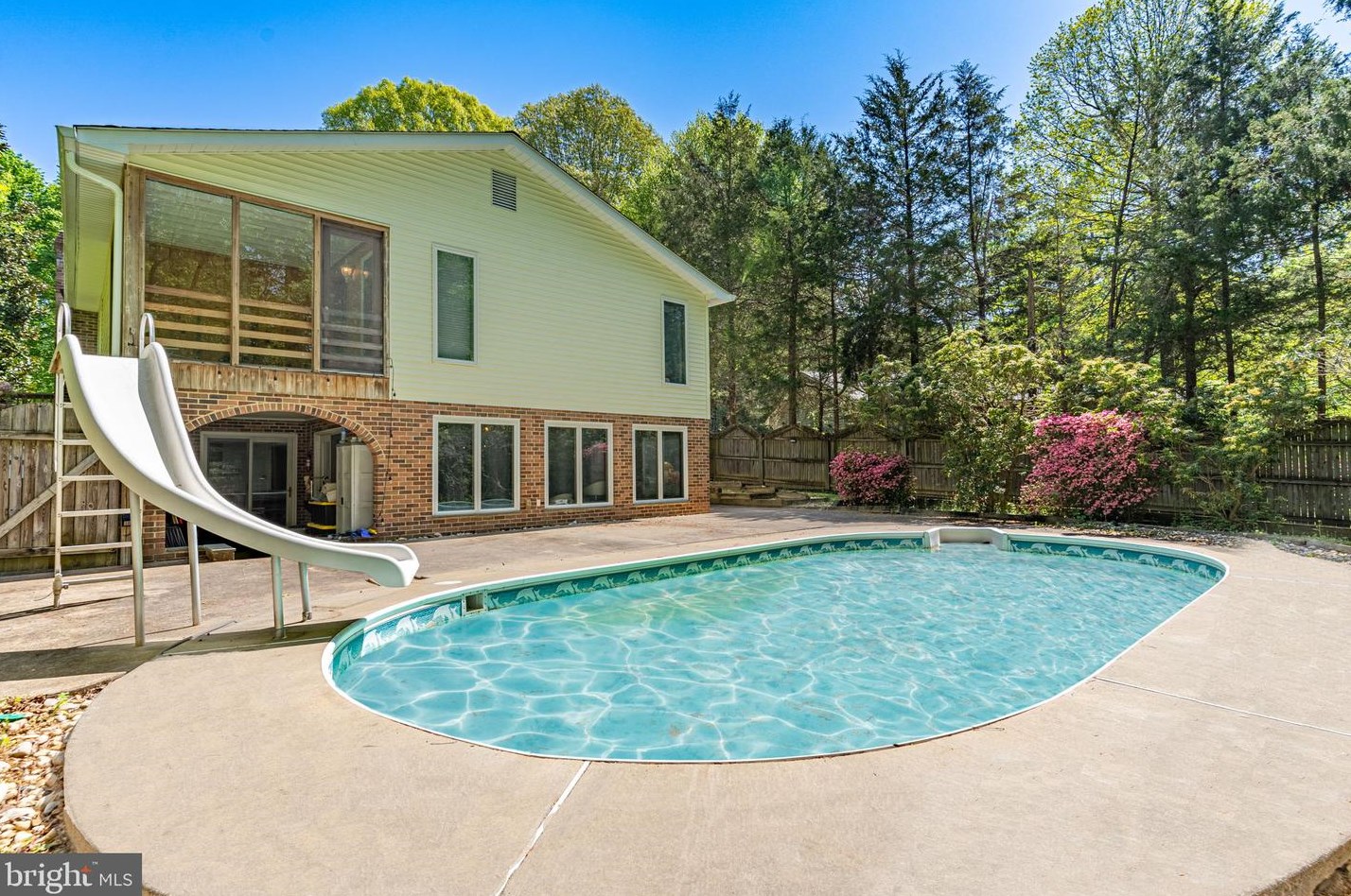 8907 Christine Pl, Manassas VA  20112-3173 exterior