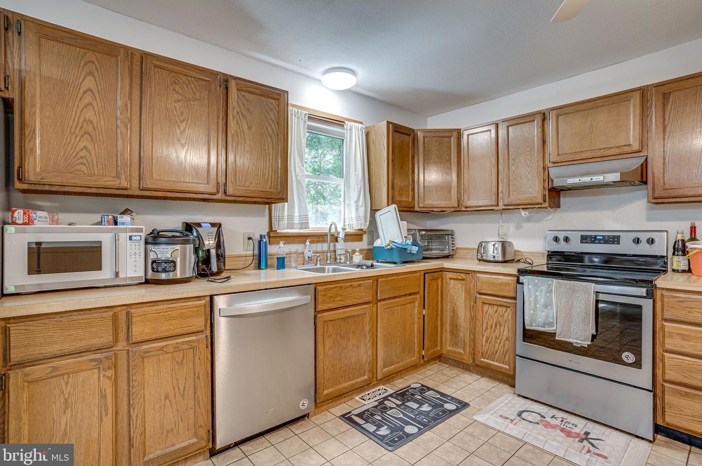 8907 Christine Pl, Manassas VA  20112-3173 exterior