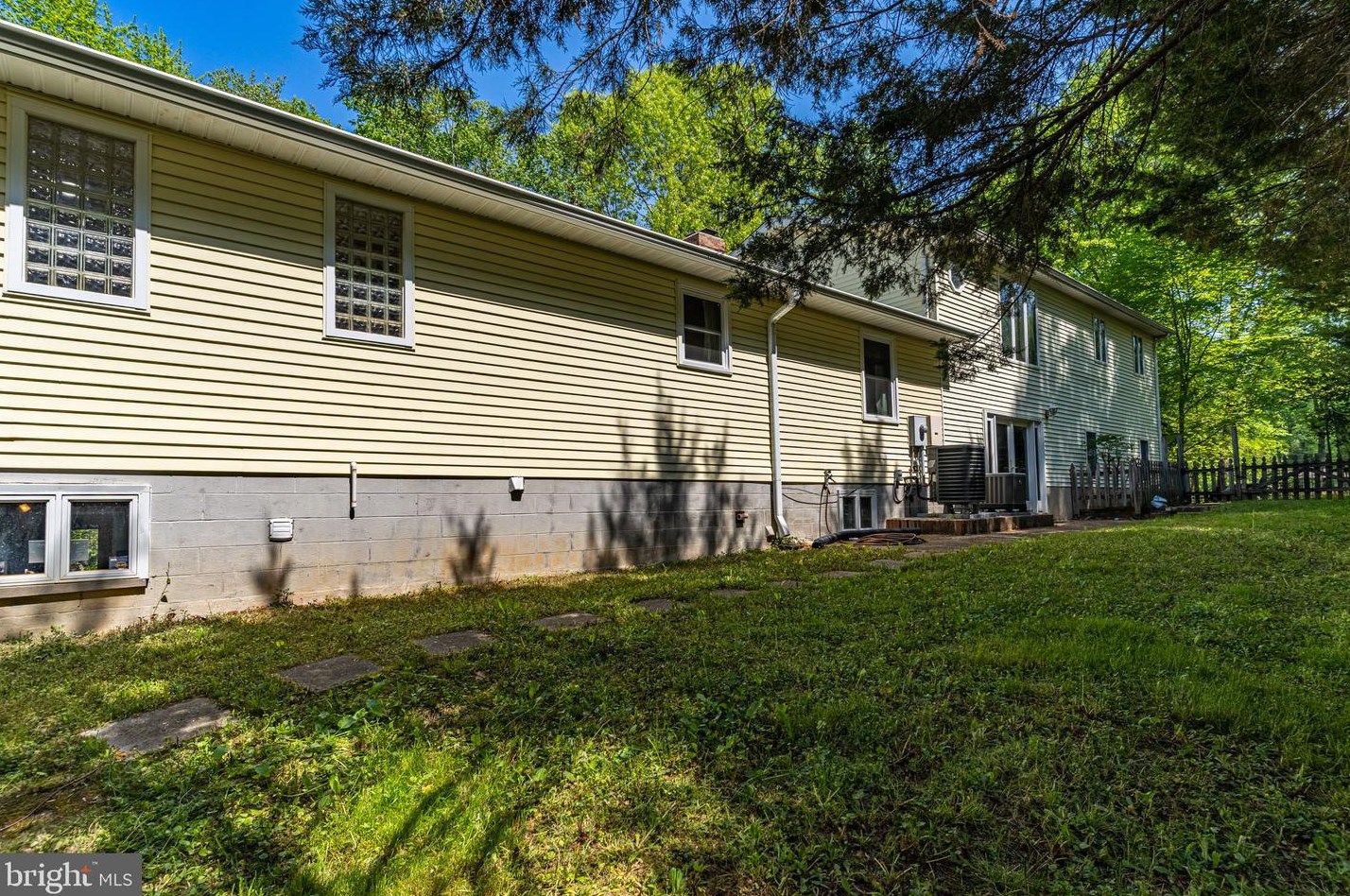 8907 Christine Pl, Manassas VA  20112-3173 exterior