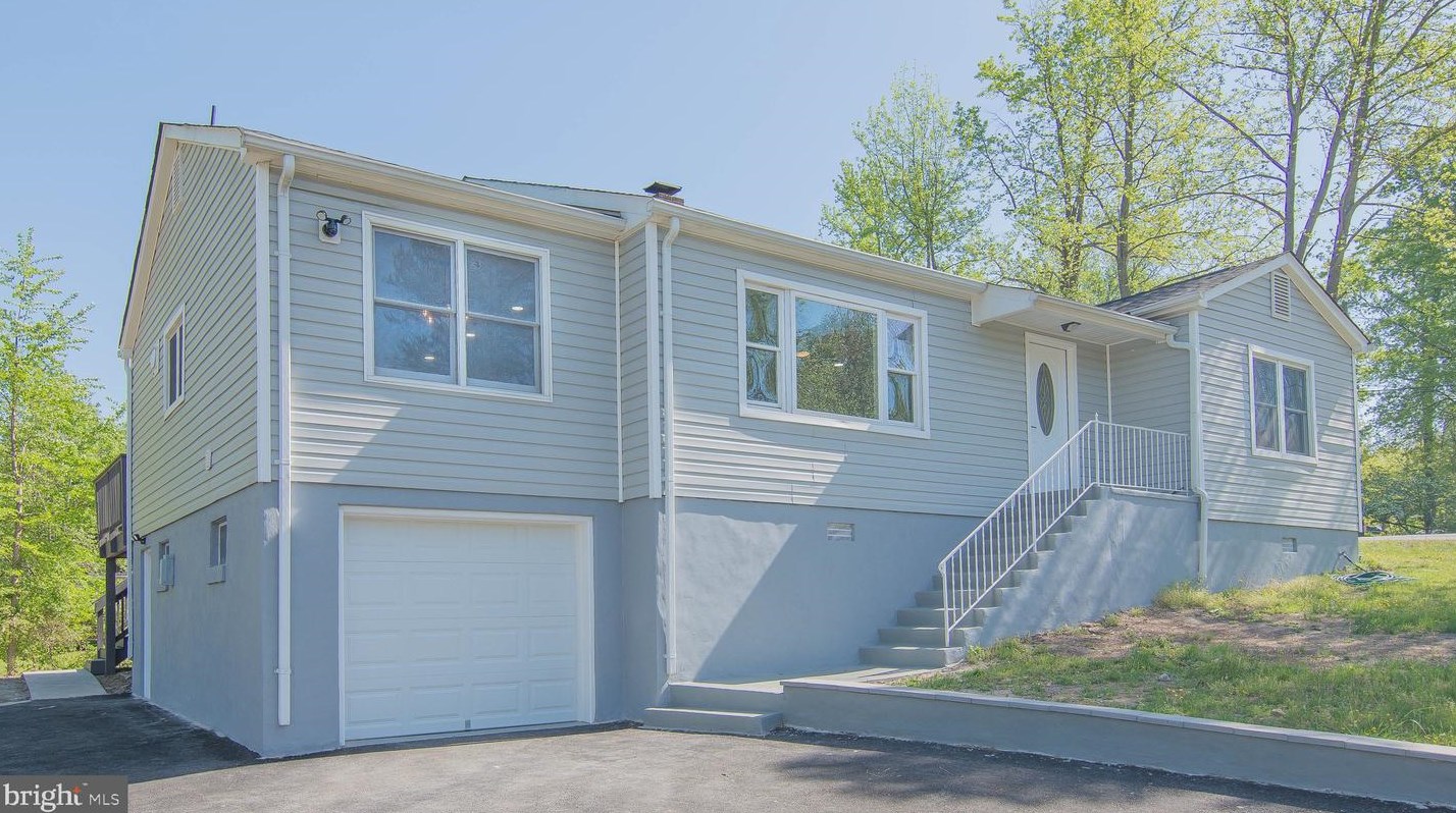 19214 Mockingbird Heights Rd, Triangle, VA 22172
