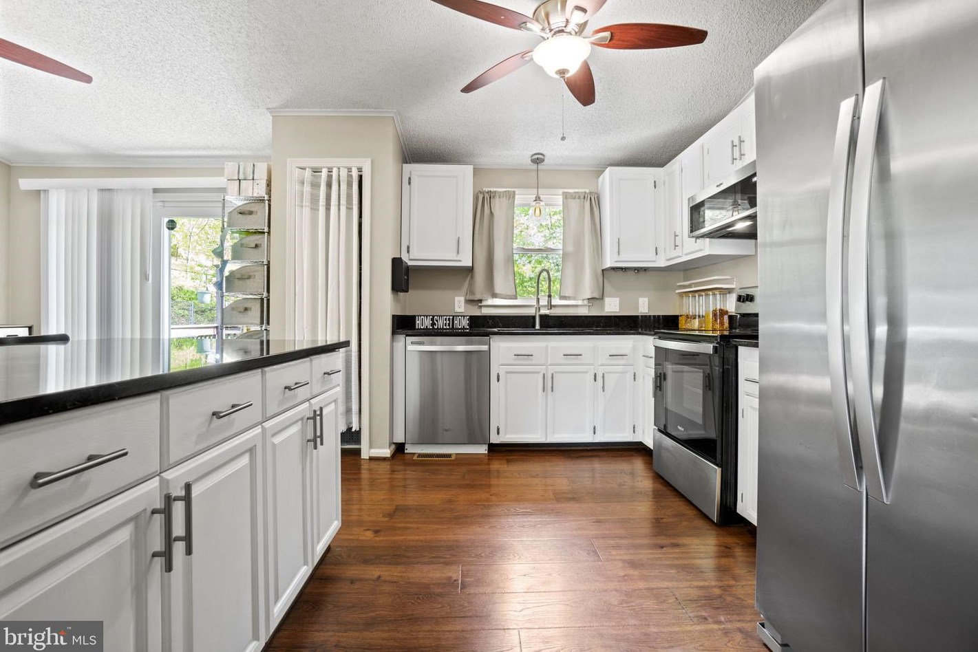 18900 Red Oak Ln, Triangle, VA 22172
