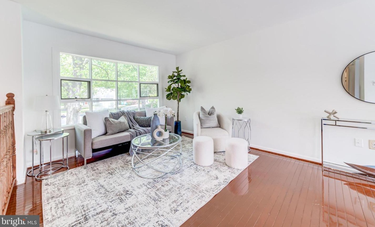 5489 Rector Dr, Woodbridge, VA 22193