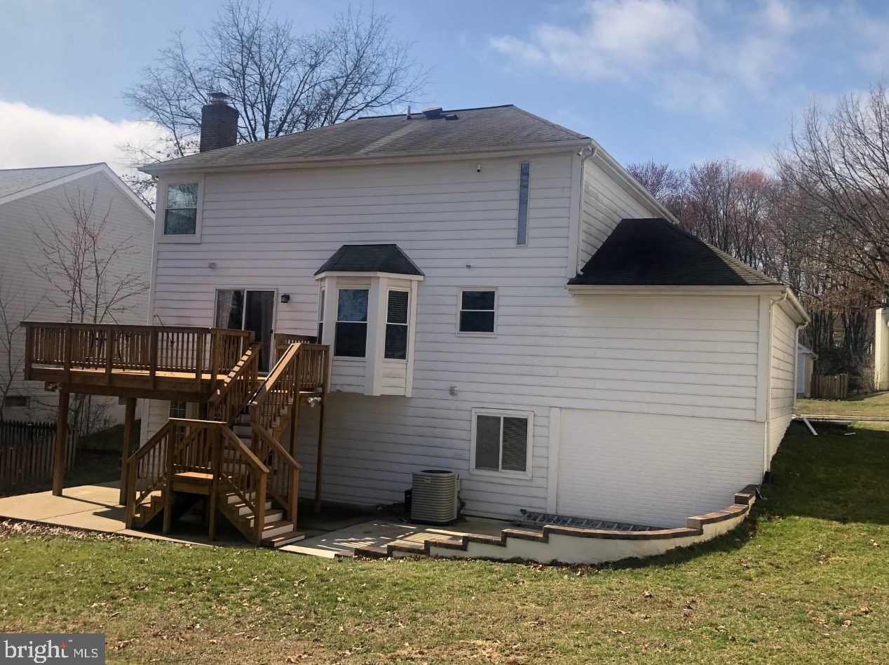 12805 Valleyhill St, Woodbridge, VA 22192