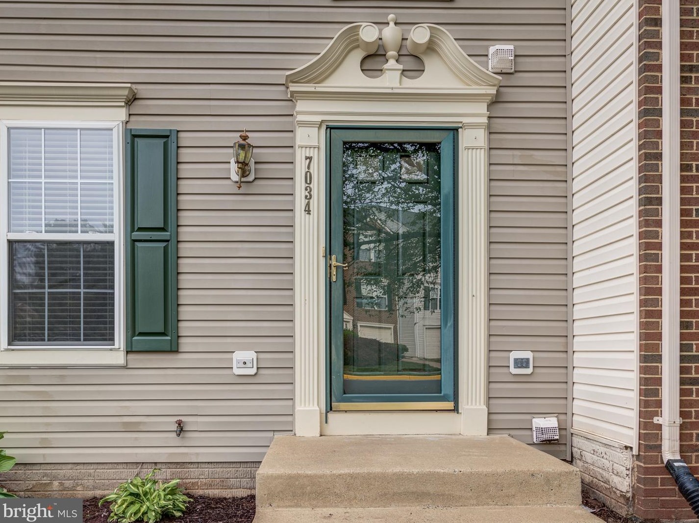 7034 Rogue Forest Ln, Gainesville, VA 20155