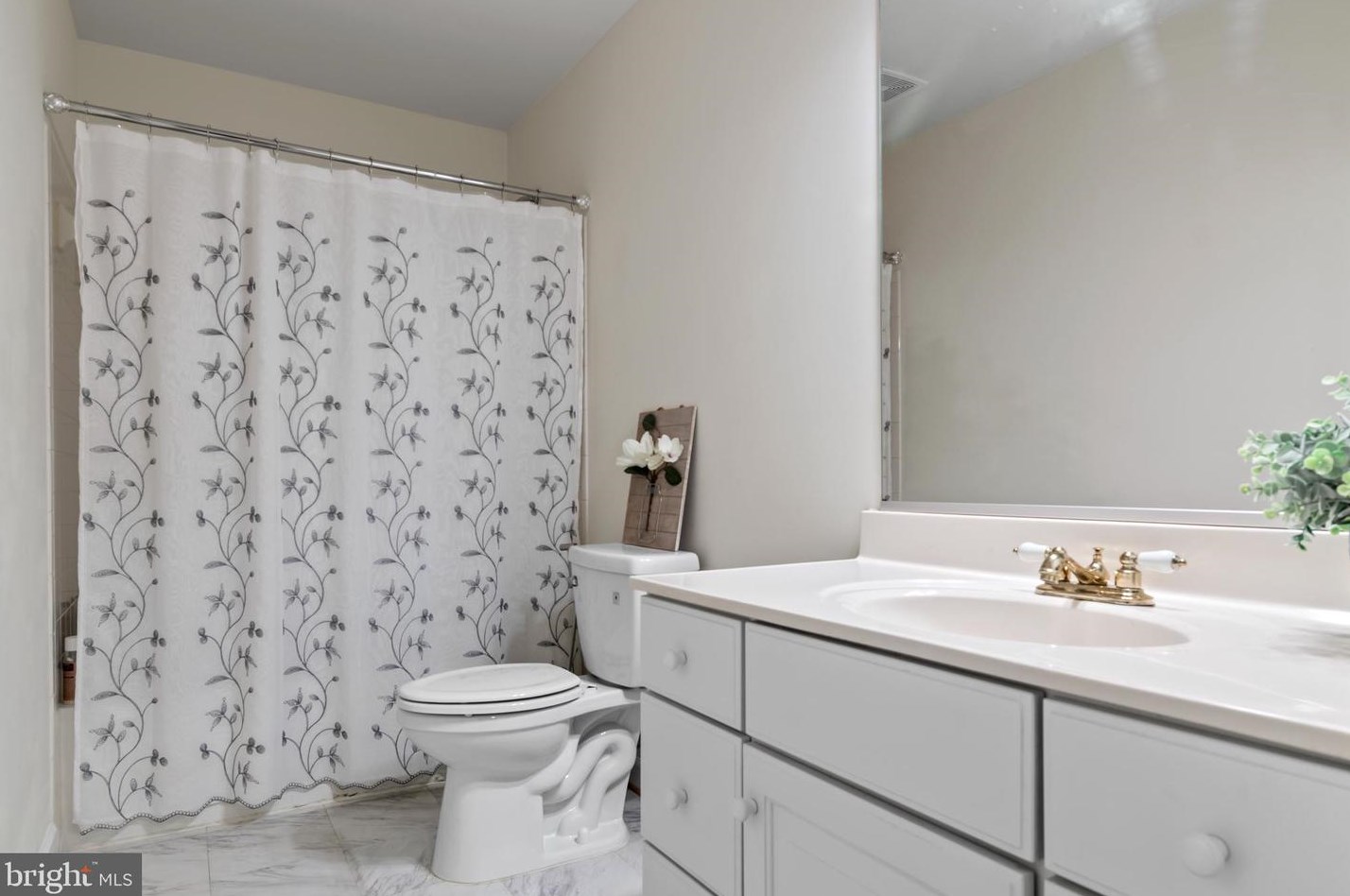 14104 Madrigal Dr, Woodbridge VA  22193-5948 exterior