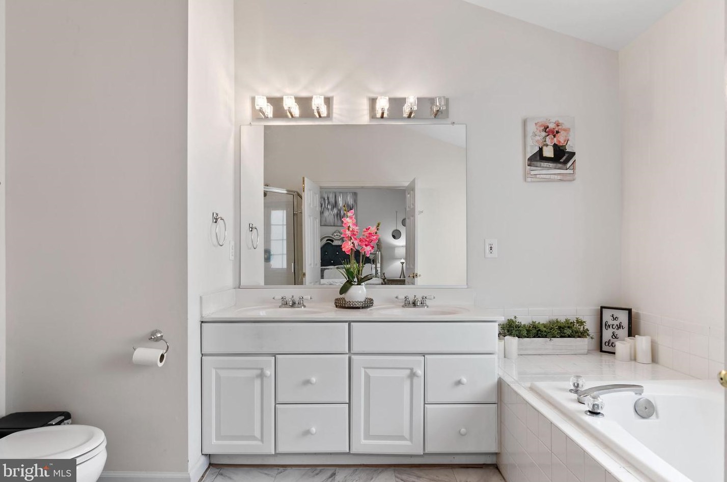 14104 Madrigal Dr, Woodbridge VA  22193-5948 exterior